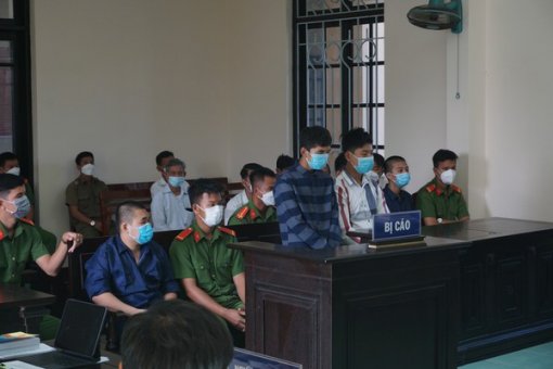 Bị cáo chưa thành niên tố bị công an ép cung, không có người giám hộ